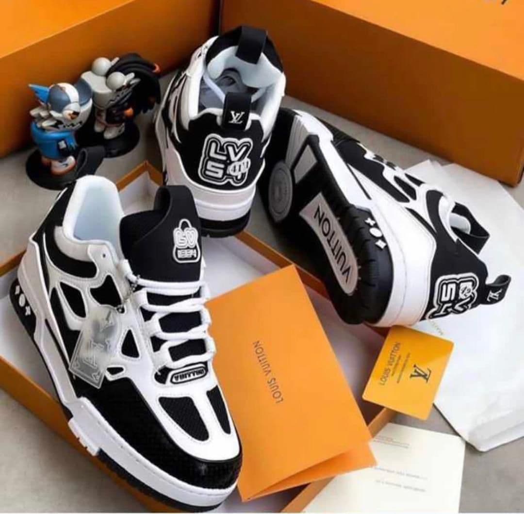 LV Trainer Black White
