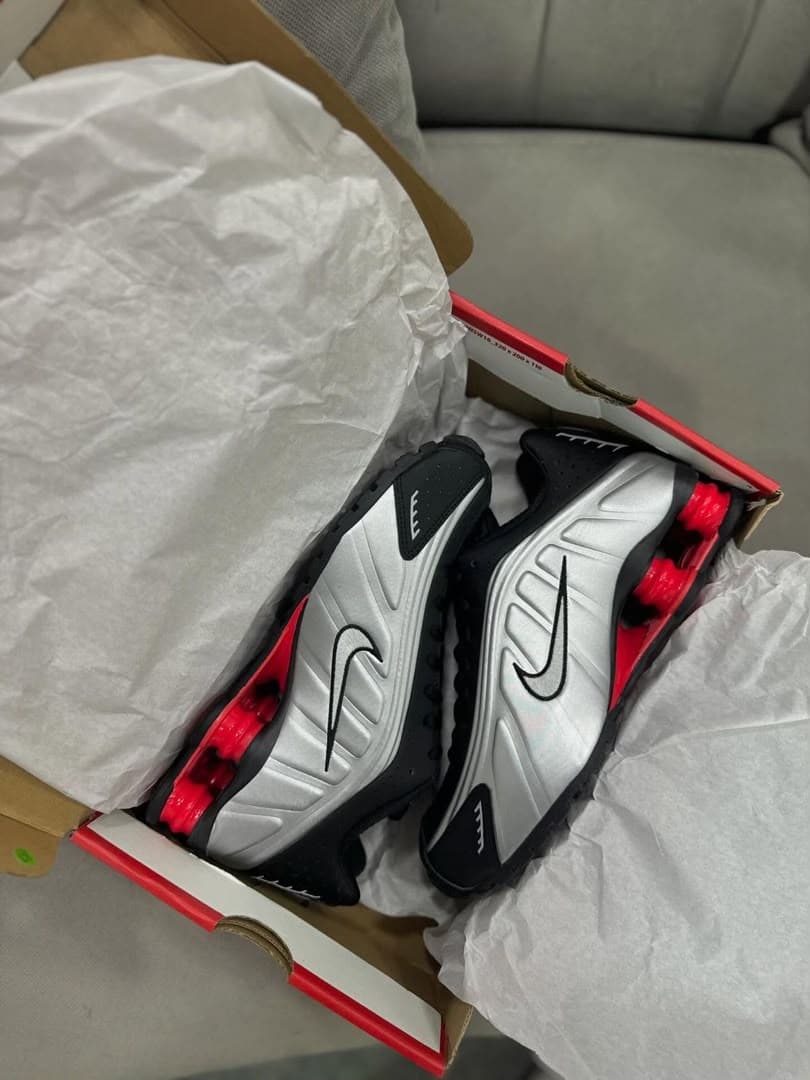 Nike Shox R4 Silver Black Red