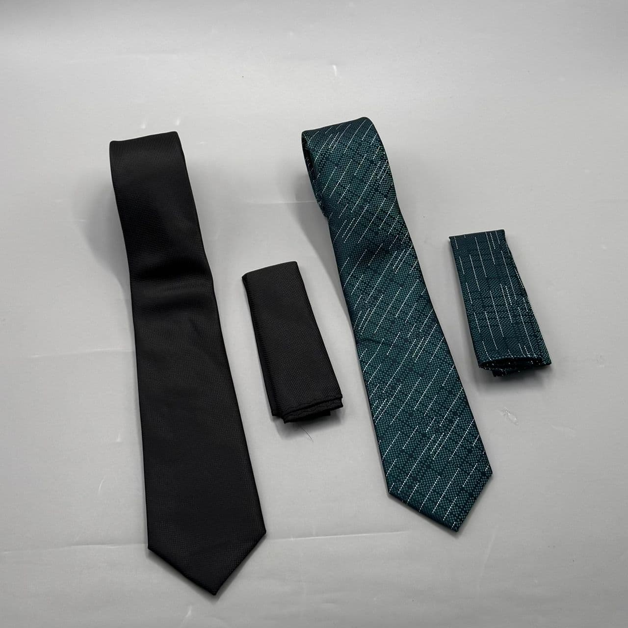 Tie & Pocket Square Set ā Style 13
